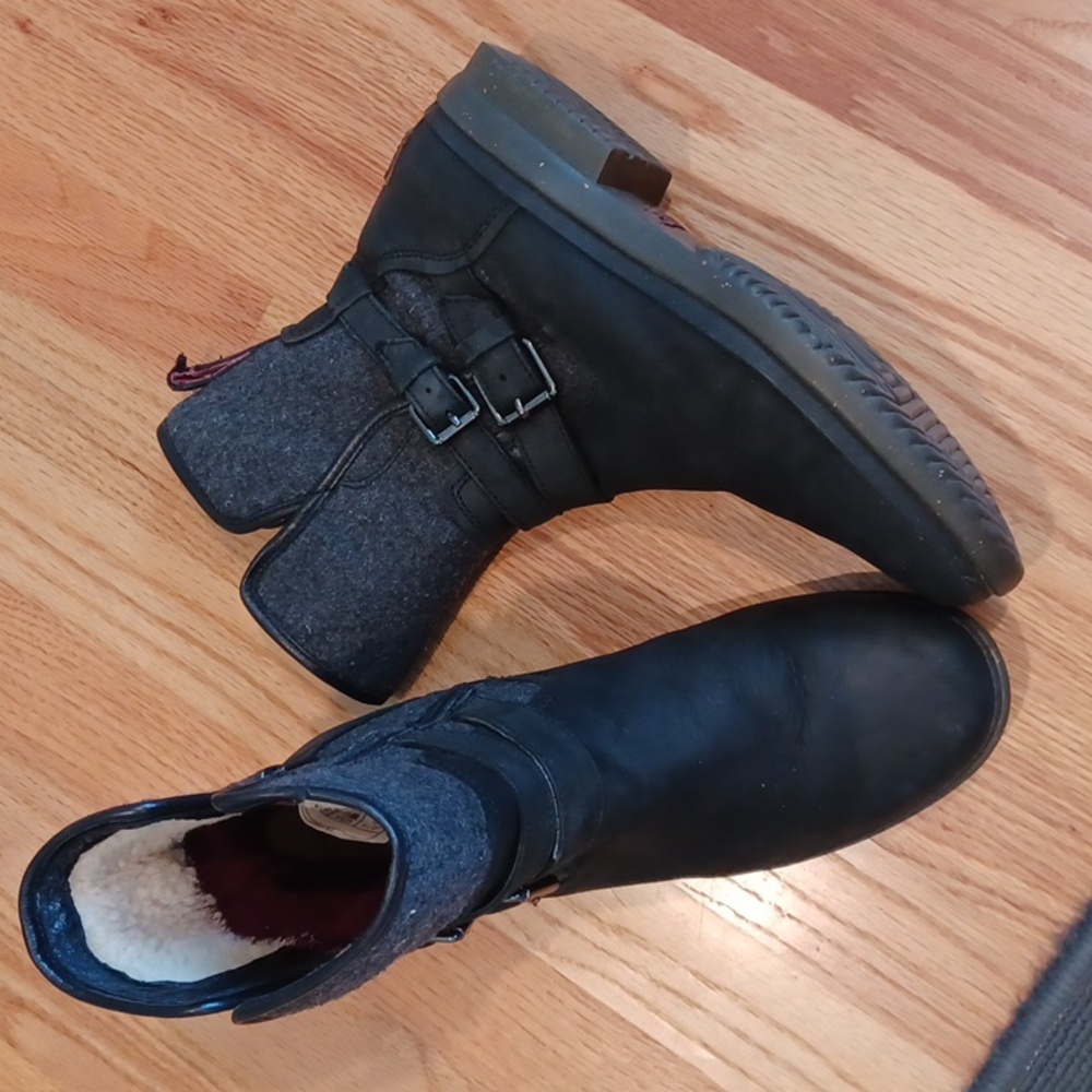 UGG Simmens Moto Boots Black Leather, Gray Flannel Mid Calf Women's 10